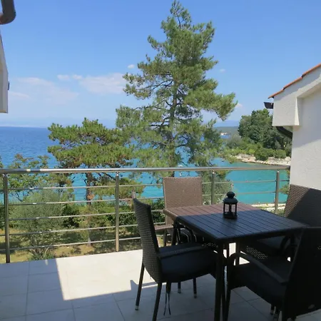 Apartment Prejac By The Beach Malinska Exterior photo